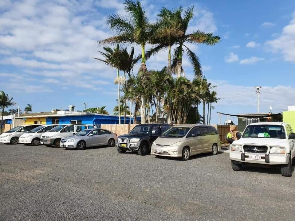 Palm Tree Backpackers Ostello Bundaberg Esterno foto